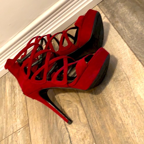 Heels - Picture 4 of 5